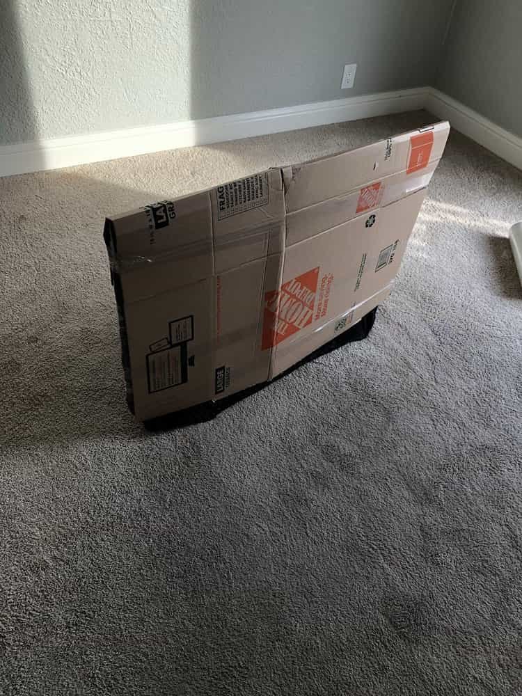 Pyramid Movers carefully packing a move
